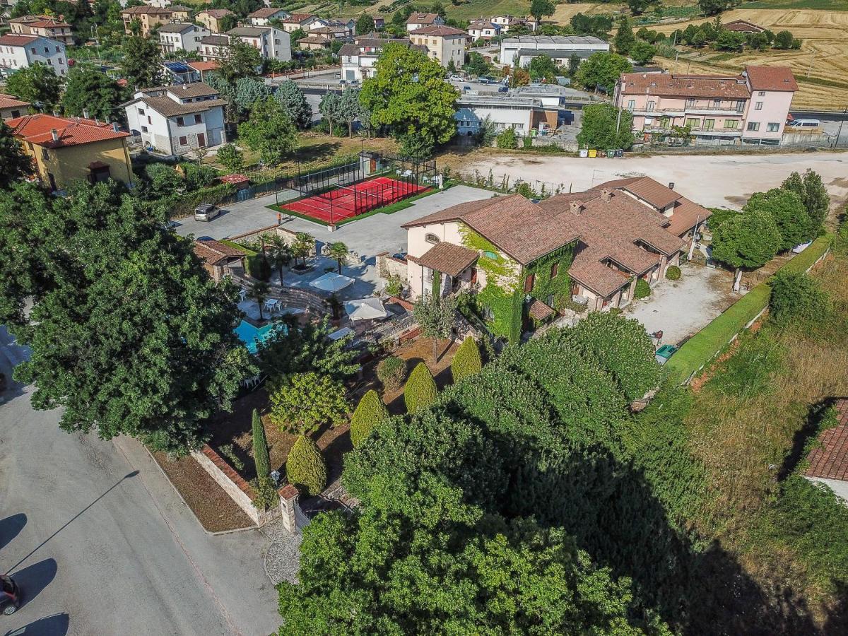 Residenza Le Querce Trilocale Villa Fossato di Vico Eksteriør billede