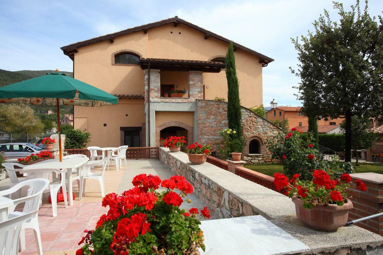 Residenza Le Querce Trilocale Villa Fossato di Vico Eksteriør billede